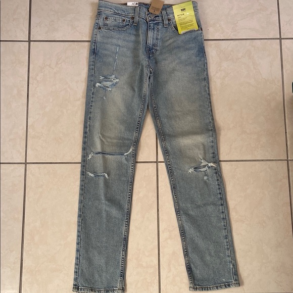 Levi's Jeans in Blue with Classic Fit and Levi's Branding - Picture 1 of 8